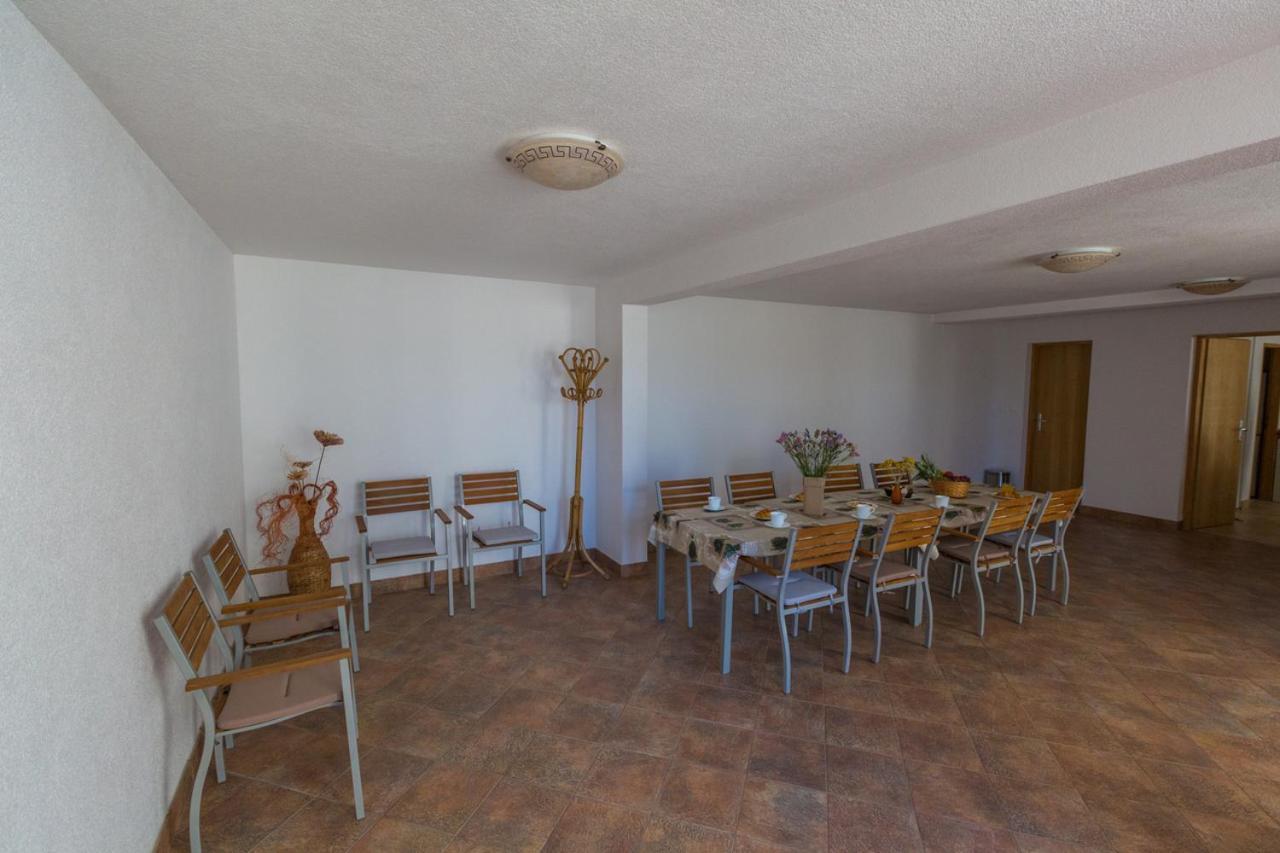 Dakovic Boba Appartement Šilo Buitenkant foto